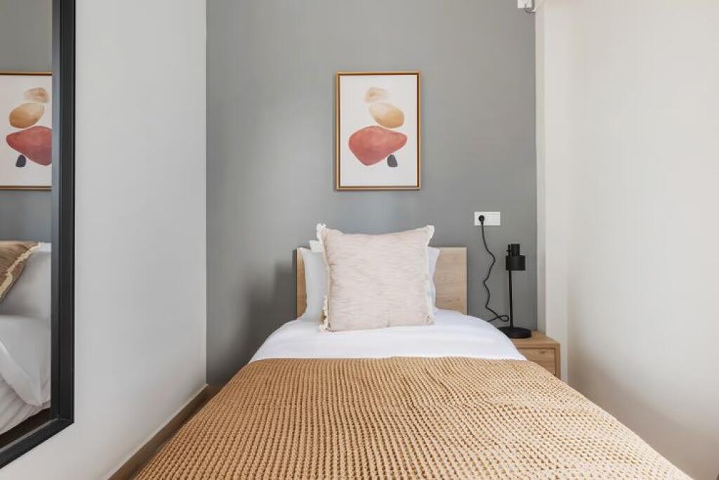 Apartament Me Qera 1+1+ Post Parkim Tek Rruga e Durresit (ID B2101320) Tirane