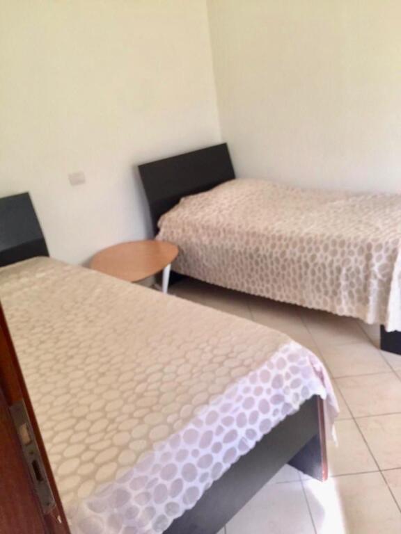 📍 Jepet me qira apartament 2+1 📌 Liqeni i Thatë, Rruga Eduarta Mano