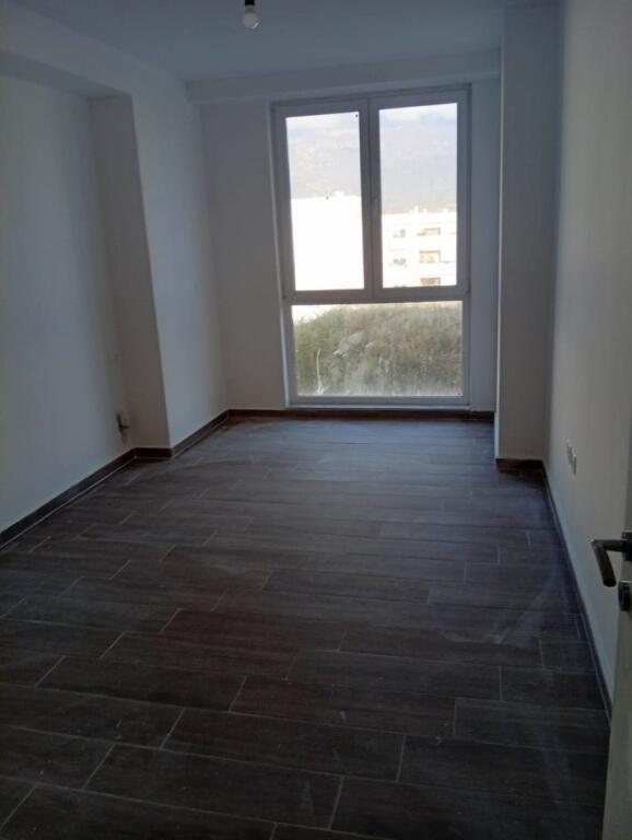 Jepet me Qera Apartament Bosh me kuzhine 2+1+2 tek Fundi i 5 Majit