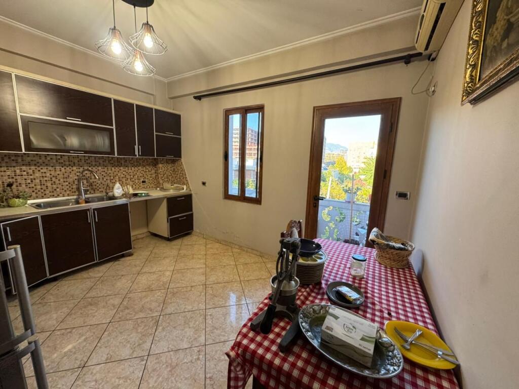 Appartamento 3+1+2 in Vendita  📍 Zona: Astir, vicino al Palazzo con Frecce