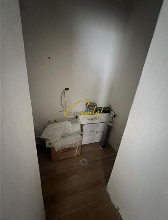 OFFICE FOR RENT 51 M2 SHEHSI WILLSON 600 EURO