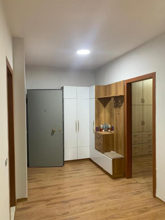APARTAMENT 2+1 ME QIRA NE YZBERISYHT