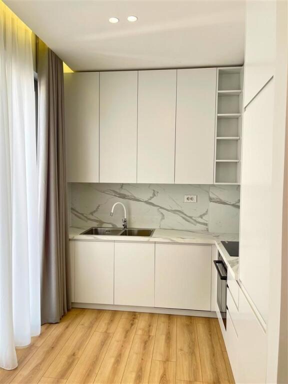 APARTAMENT  1+1 LUKSOZ ME QIRA tek LIQENI I THATE