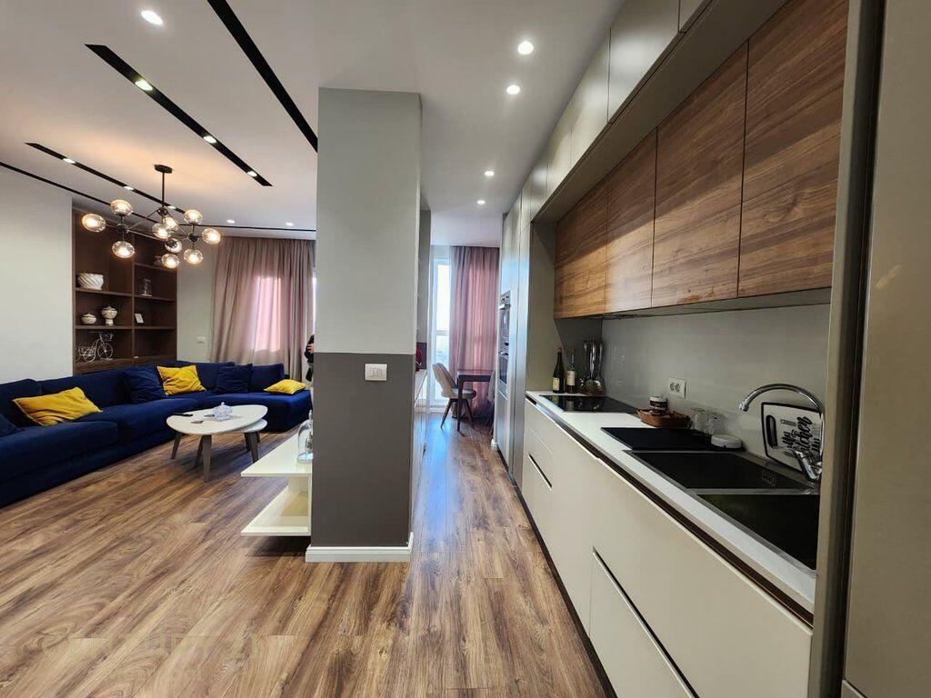 APARTAMENT 3+1+2 ME QERA TEK RRUGA E BARRIKADAVE !