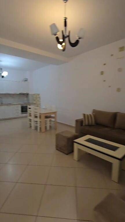 Jepet me qera apartament 2+1 te Kompleksi "Golden Park"