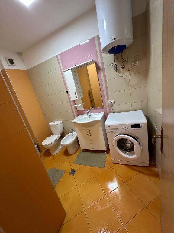 📣 AFFITTO Appartamento 1+1 📍 Lago Secco, Tirana 🏢 3° piano | Con ascensore ✨ Completamente arredato, nuovo e molto comodo 💶 550 € / mese
