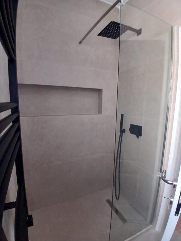 Apartament 1+1 me qira prane St te Trenit!