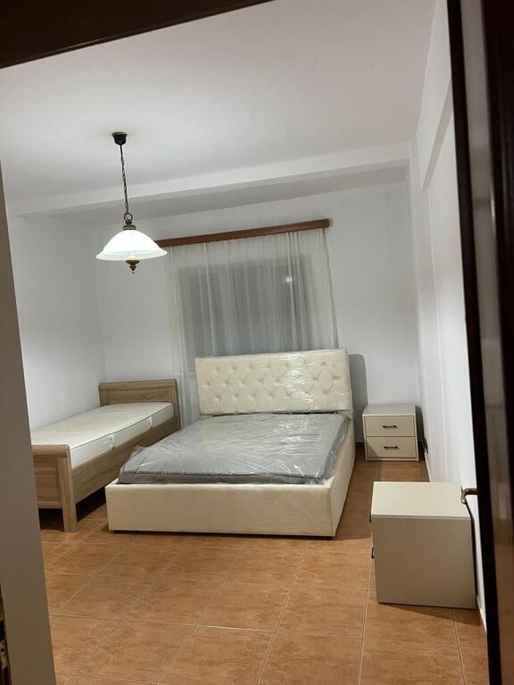 Apartament 1+1 me qira prane St te Trenit!