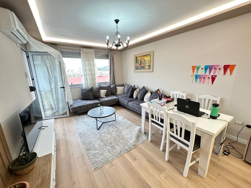 📣 AFFITTO Appartamento 1+1 📍 Lago Secco, Tirana 🏢 3° piano | Con ascensore ✨ Completamente arredato, nuovo e molto comodo 💶 550 € / mese