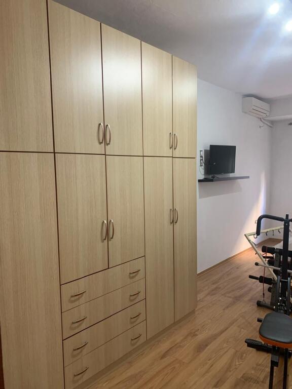 APARTAMENT 2+1 ME QIRA NE YZBERISYHT