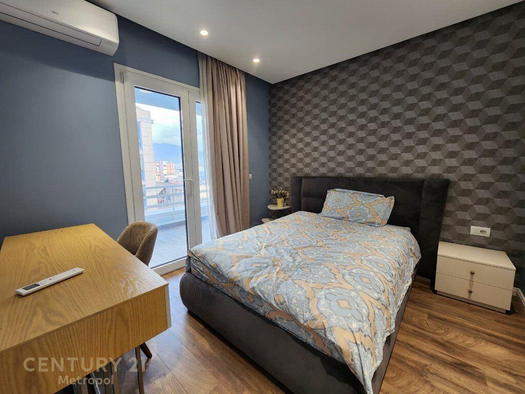 APARTAMENT 3+1+2 ME QERA TEK RRUGA E BARRIKADAVE !