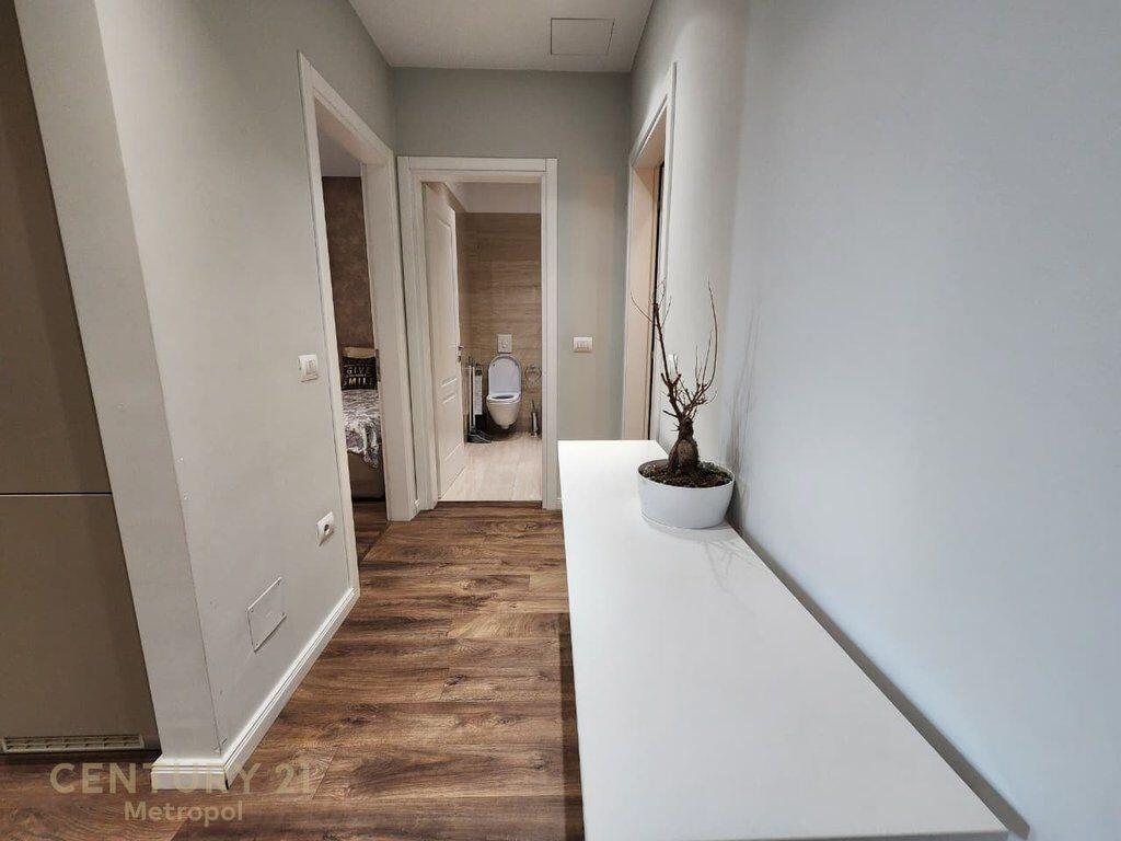 APARTAMENT 3+1+2 ME QERA TEK RRUGA E BARRIKADAVE !
