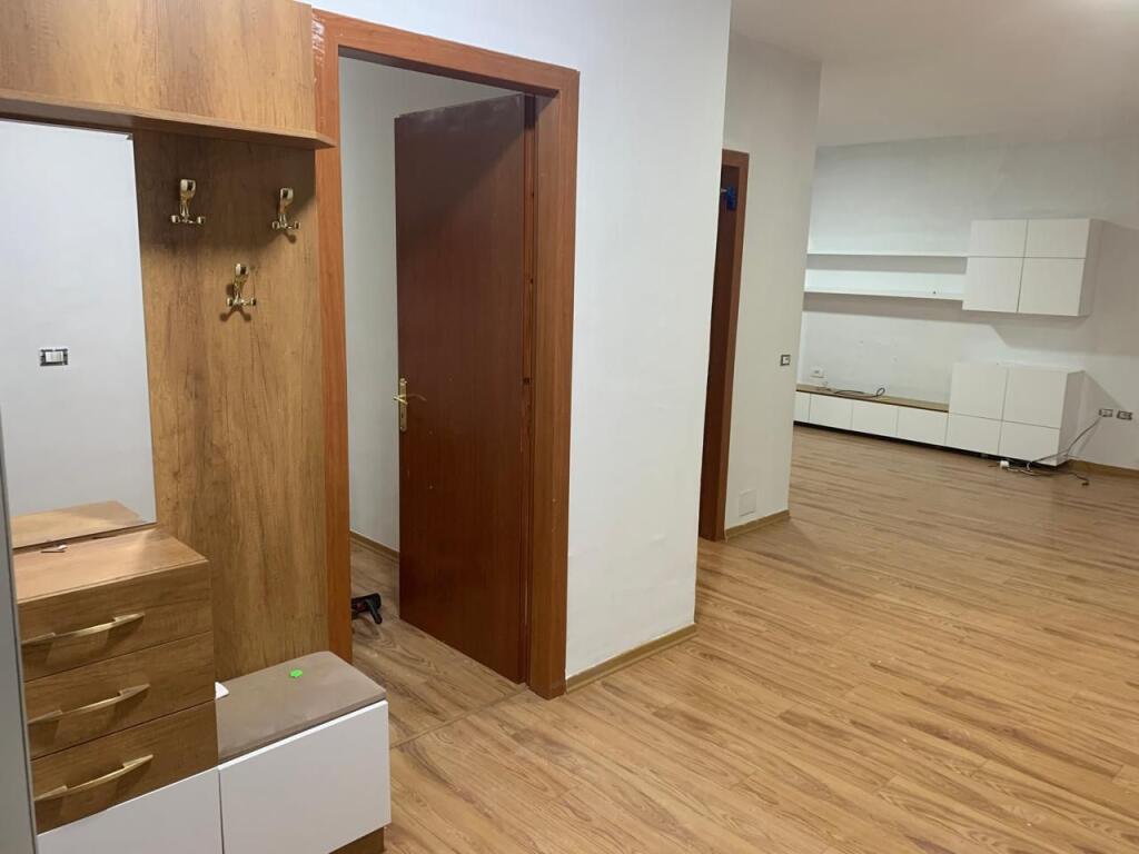 APARTAMENT 2+1 ME QIRA NE YZBERISYHT