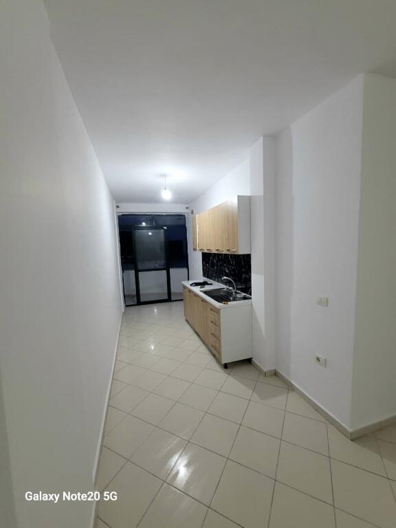Apartament me qera 2+1