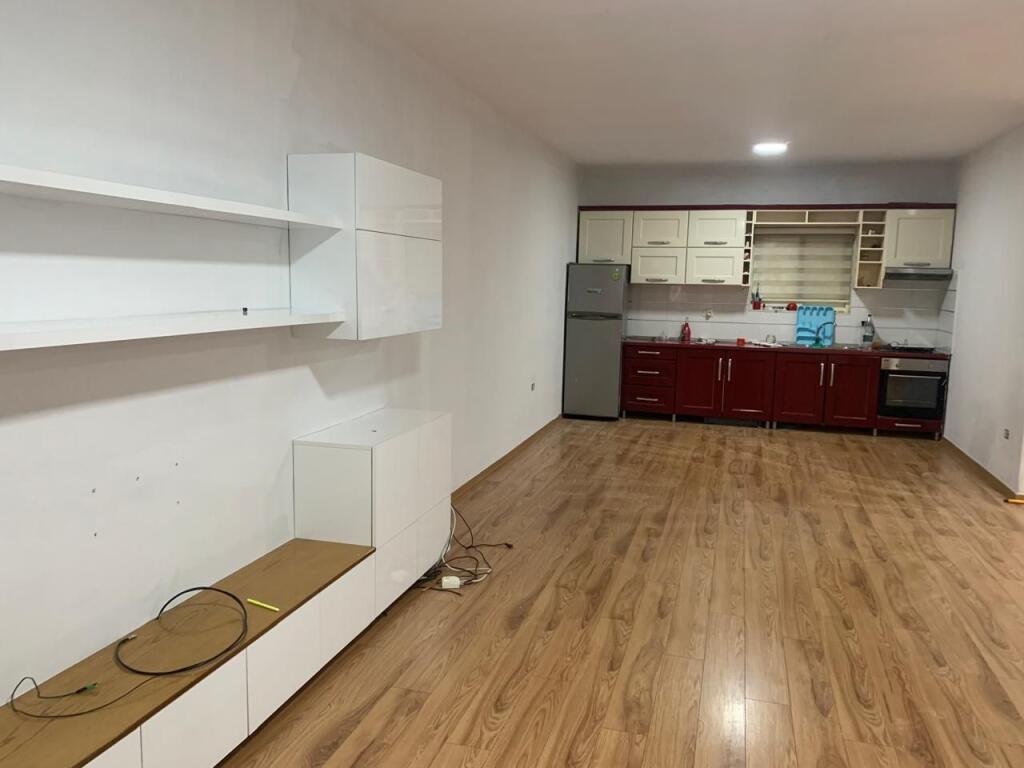 APARTAMENT 2+1 ME QIRA NE YZBERISYHT