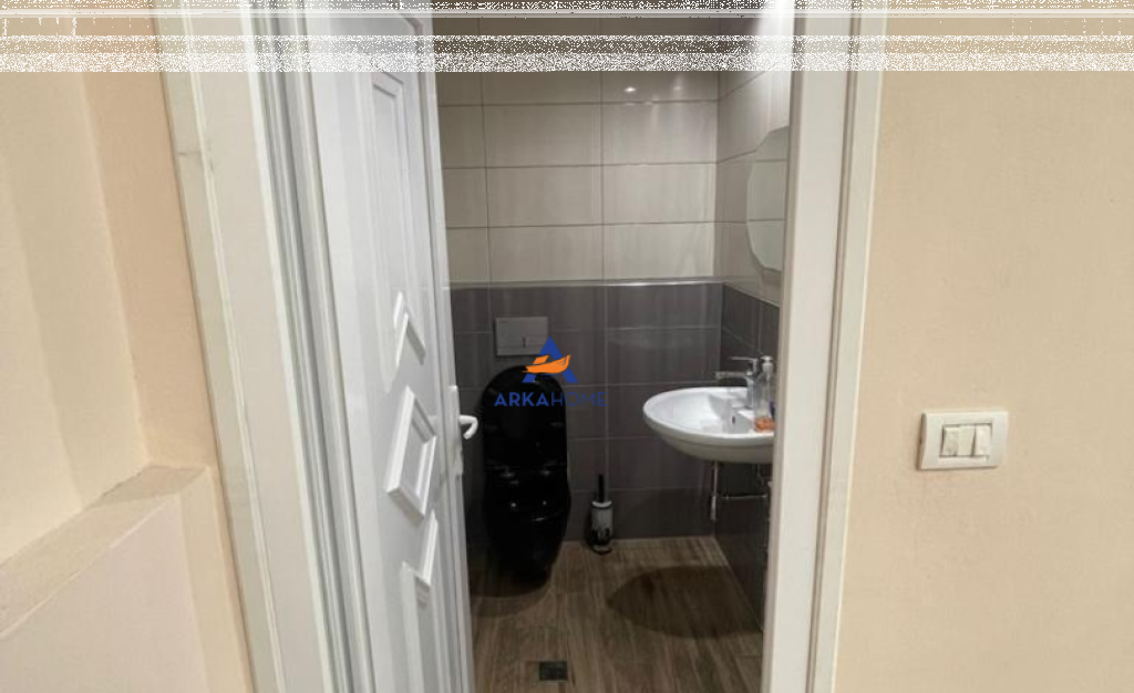 VENDITA AMBIENTE COMMERCIALE 80M2 "VIA ANDON ZAKO CAJUPI, BLLOK" 450.000 EURO