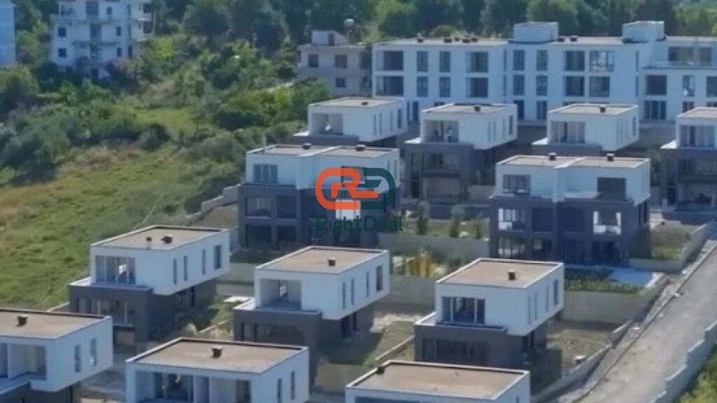 Okazion 1600 Euro/M2!! Tek Lakeside Residence, Shitet Apartament 3+1+2 Me Oborr Me Pamje Nga Liqeni !
