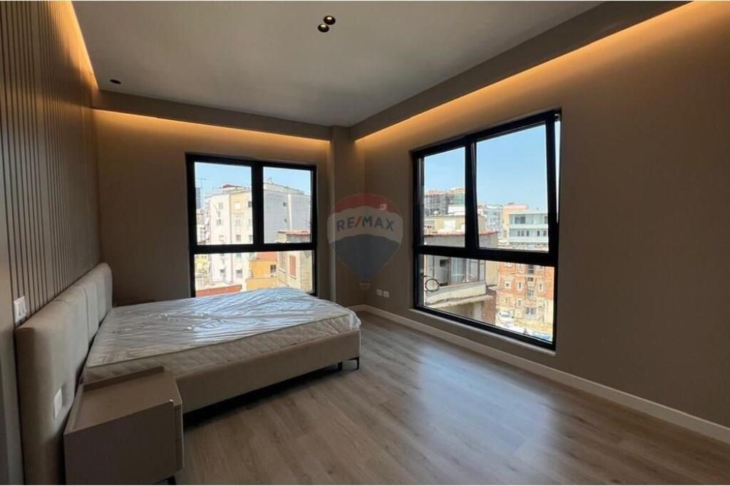 Apartament 2+1+2 per qira tek Pazari i Ri!