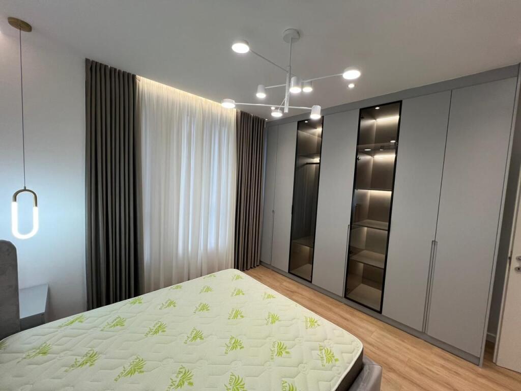 APARTAMENT 2+1+2 PER QERA TEK BULEVARDI RI!