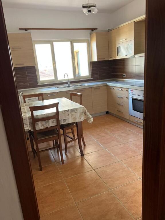 Apartament 1+1 me qira prane St te Trenit!