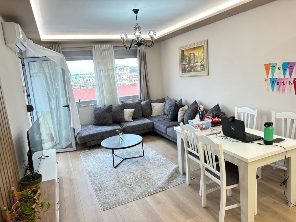 📣 AFFITTO Appartamento 1+1 📍 Lago Secco, Tirana 🏢 3° piano | Con ascensore ✨ Completamente arredato, nuovo e molto comodo 💶 550 € / mese