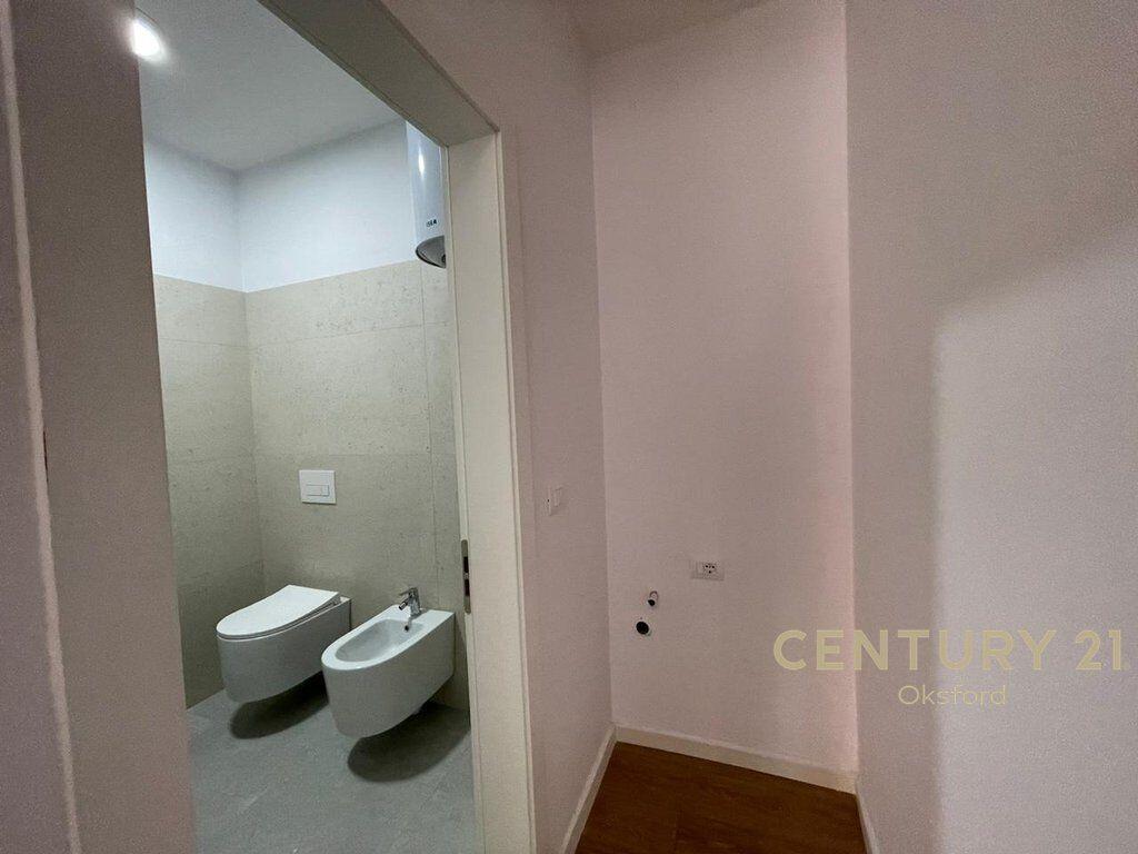 SHITET APARTAMENT 2+1 ME POST PARKIMI NE ASTIR
