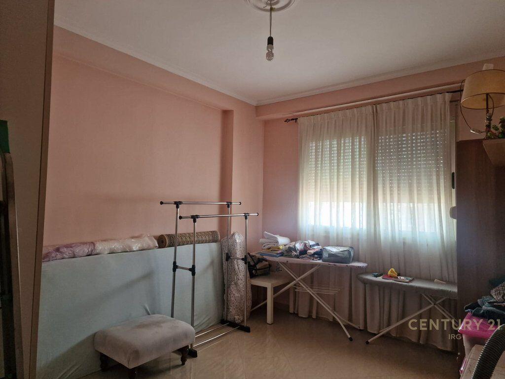 Apartment 2+1 for sale near the Red School