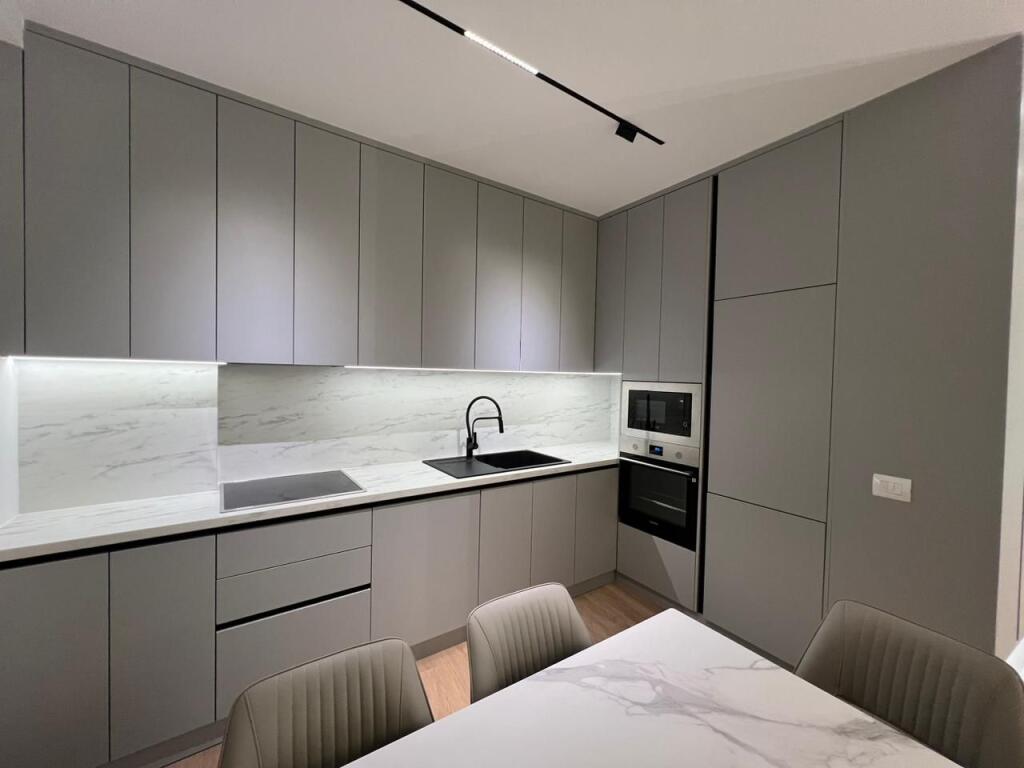 APARTAMENT 2+1+2 PER QERA TEK BULEVARDI RI!