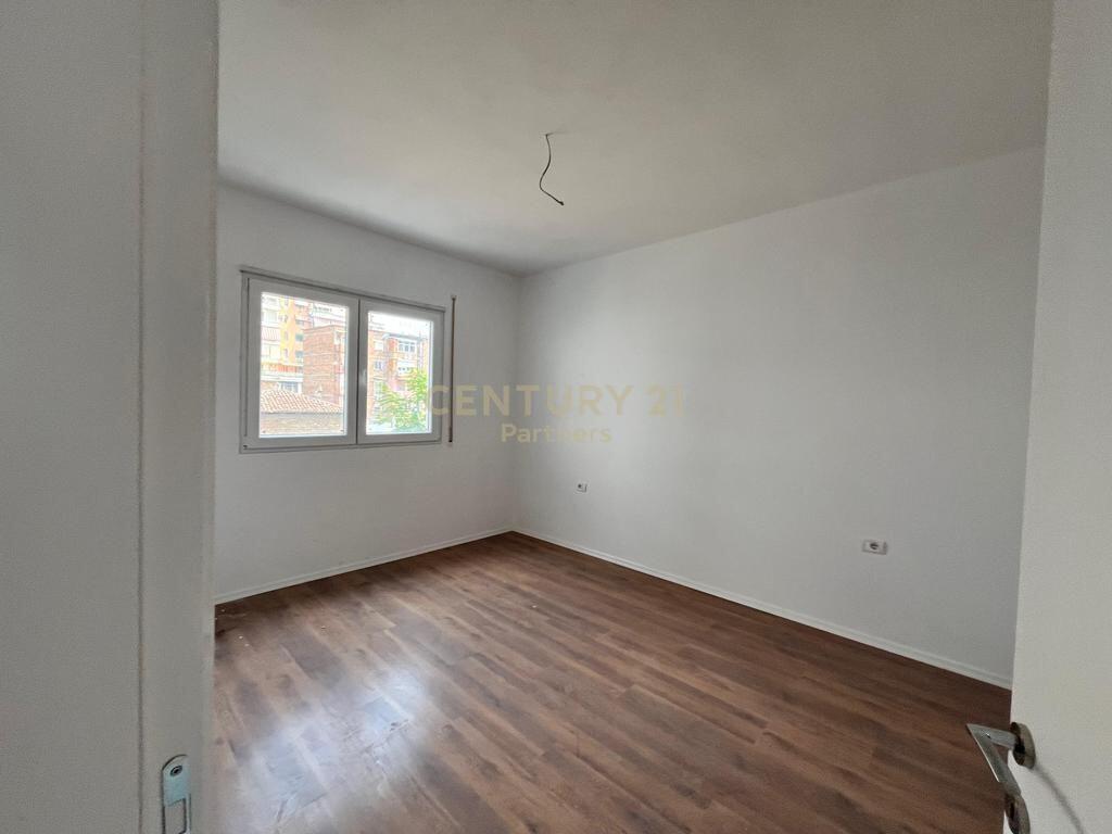OFFICE SPACE FOR RENT AT PAZARI I RI!