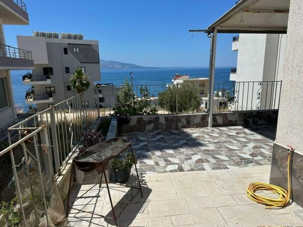 🏡 Apartament 1+1 në shitje në Sarandë me pamje mahnitëse nga deti 🌊 dhe vend parkimi 🚗