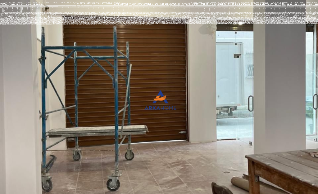 SI AFFITTA AMBIENTE 200M2 "COMUNE DI PARIGI" 150.000 LEKE