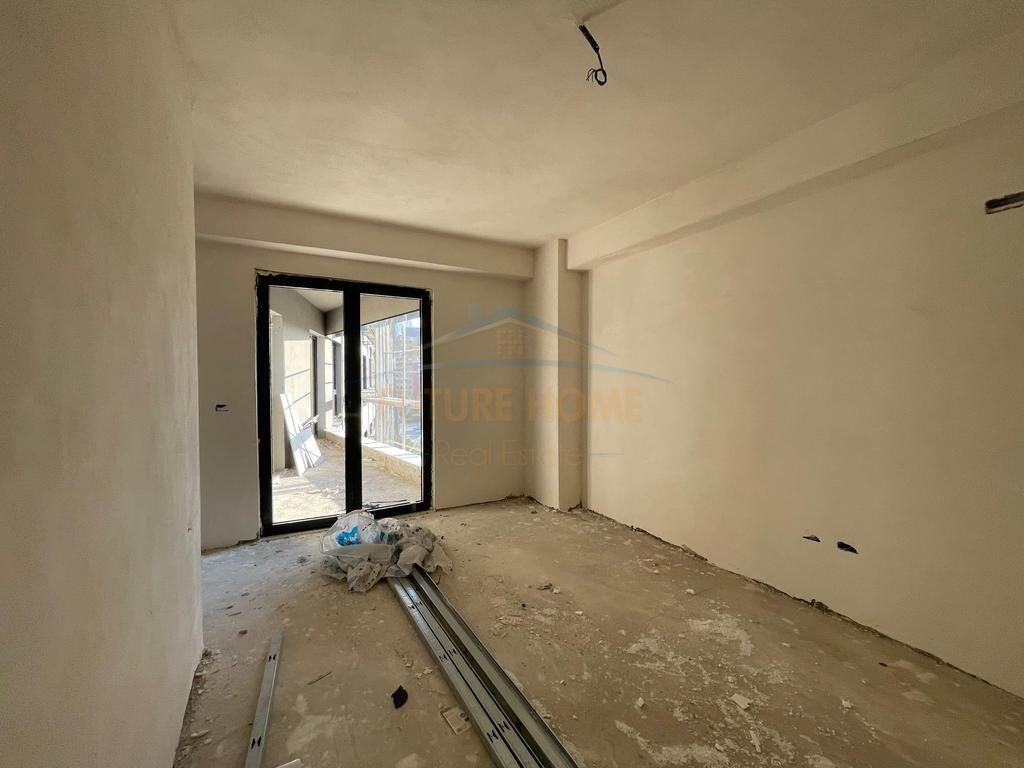 Shitet Apartament 2+1+2+Post Parkimi, Kompleksi Novus, Bulevardi i Ri