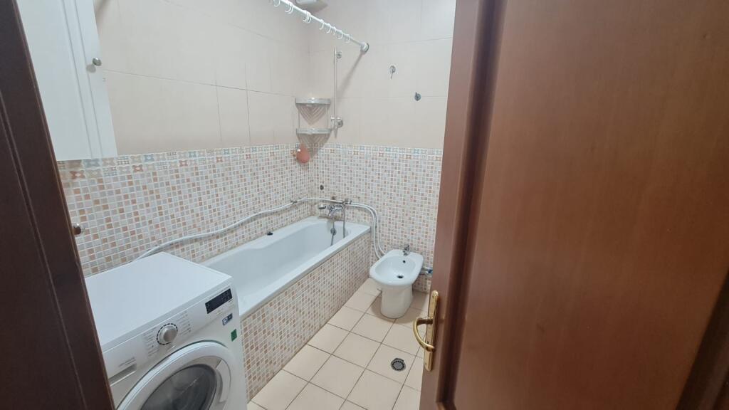 Apartament 2+1 me qera perballe Parlamentit