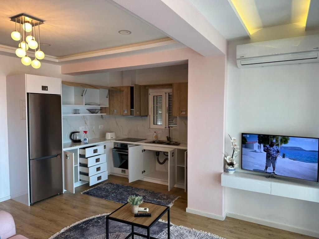 🏡 Apartament 1+1 në shitje në Sarandë me pamje mahnitëse nga deti 🌊 dhe vend parkimi 🚗