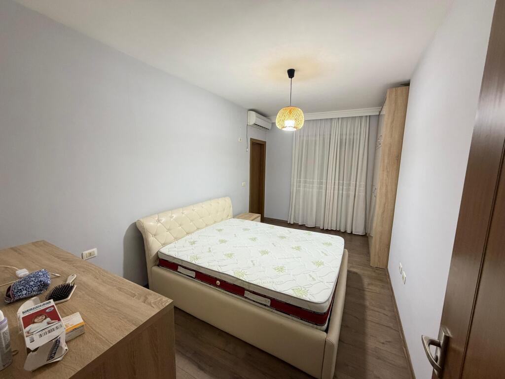 🏡 Jepet me Qira Apartament 2+1+2 📍 Yzberisht, Rruga 3 Dëshmorët, Tiranë 🏢 Kati i 8-të me ashensor 💶 Çmimi: 450 € / muaj  