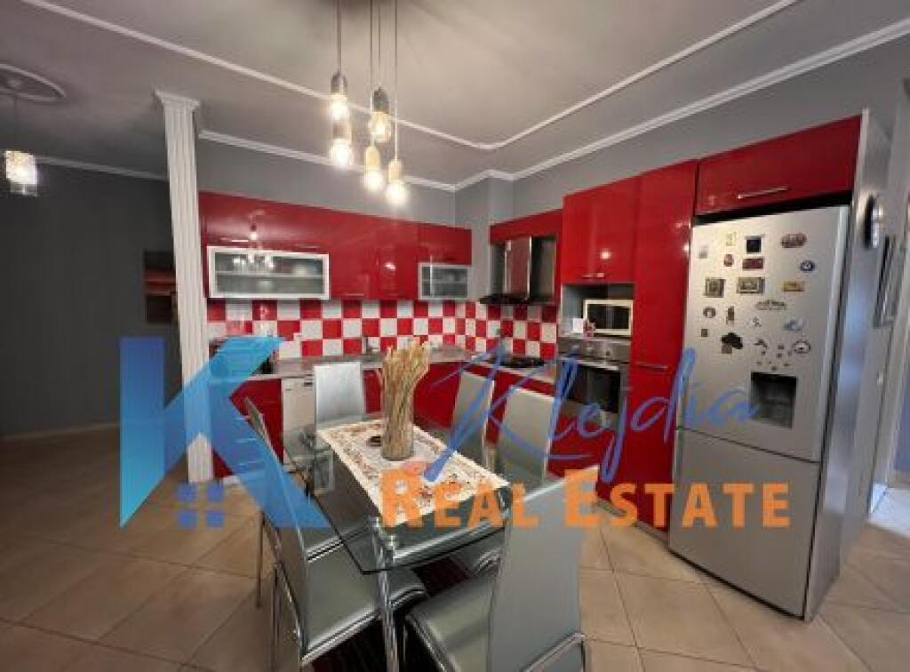 Appartamento 2+1+2 in affitto a Kodra e Diellit, vicino al mercato Aldi