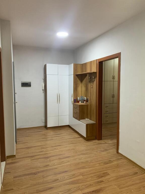 APARTAMENT 2+1 ME QIRA NE YZBERISYHT