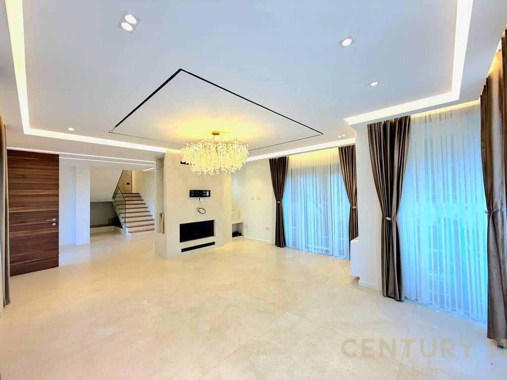 Villa for sale near Teg
