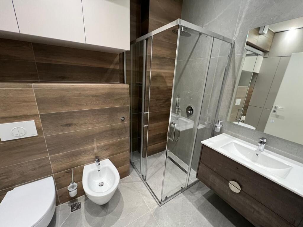 APARTAMENT 2+1+2 PER QERA TEK BULEVARDI RI!