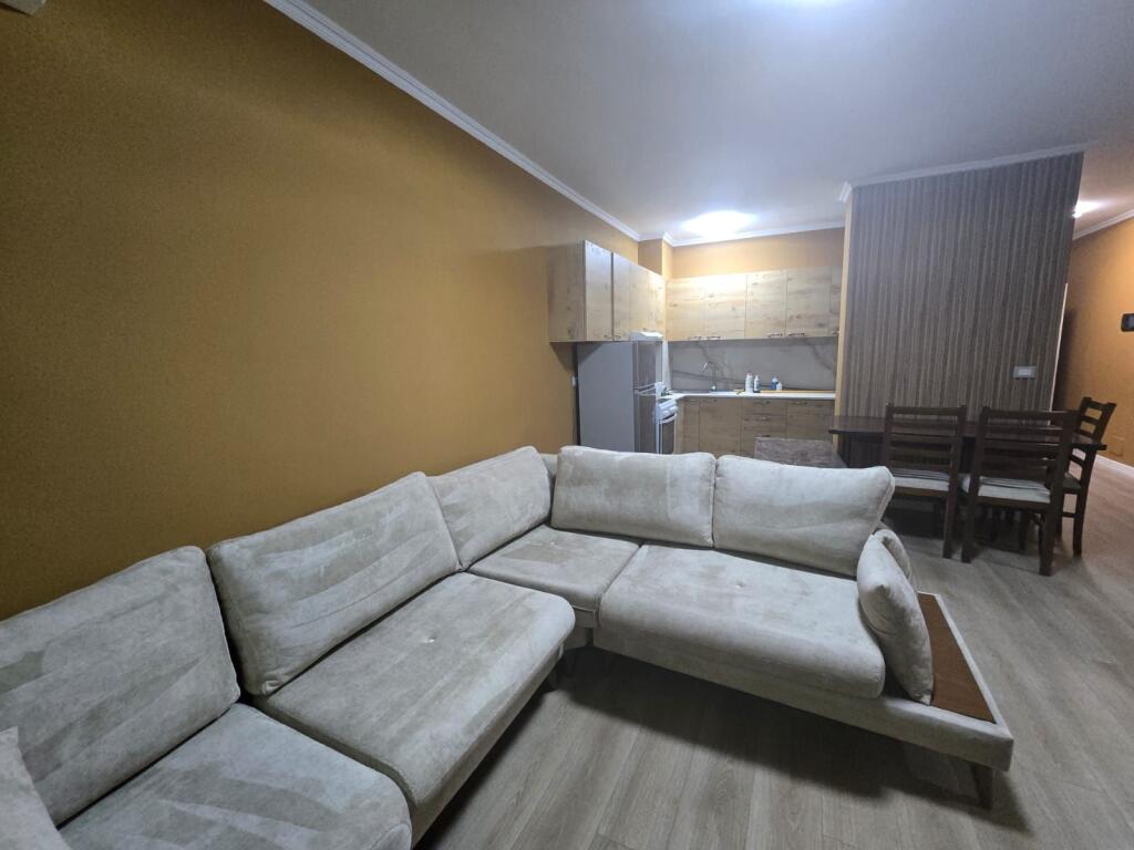 🏠 Jepet me Qira Apartament 2+1 – Komuna e Parisit, Tiranë