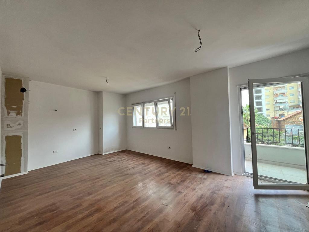 OFFICE SPACE FOR RENT AT PAZARI I RI!