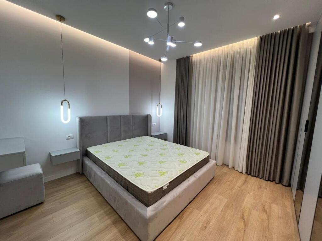 APARTAMENT 2+1+2 PER QERA TEK BULEVARDI RI!