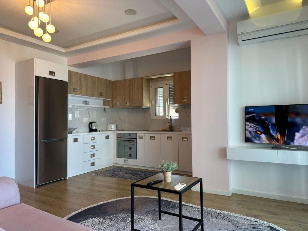🏡 Apartament 1+1 në shitje në Sarandë me pamje mahnitëse nga deti 🌊 dhe vend parkimi 🚗