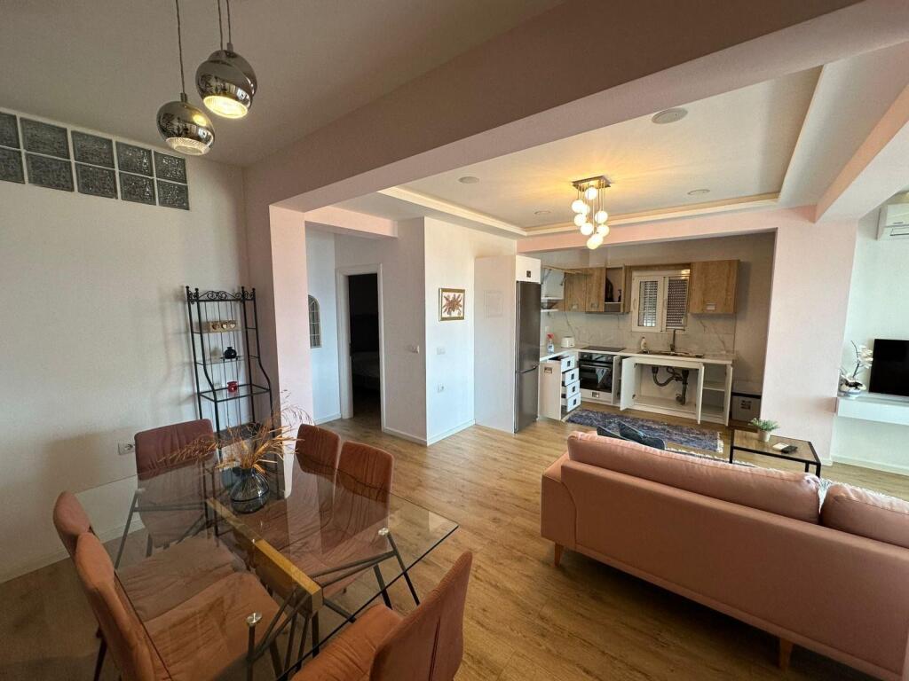 🏡 Apartament 1+1 në shitje në Sarandë me pamje mahnitëse nga deti 🌊 dhe vend parkimi 🚗