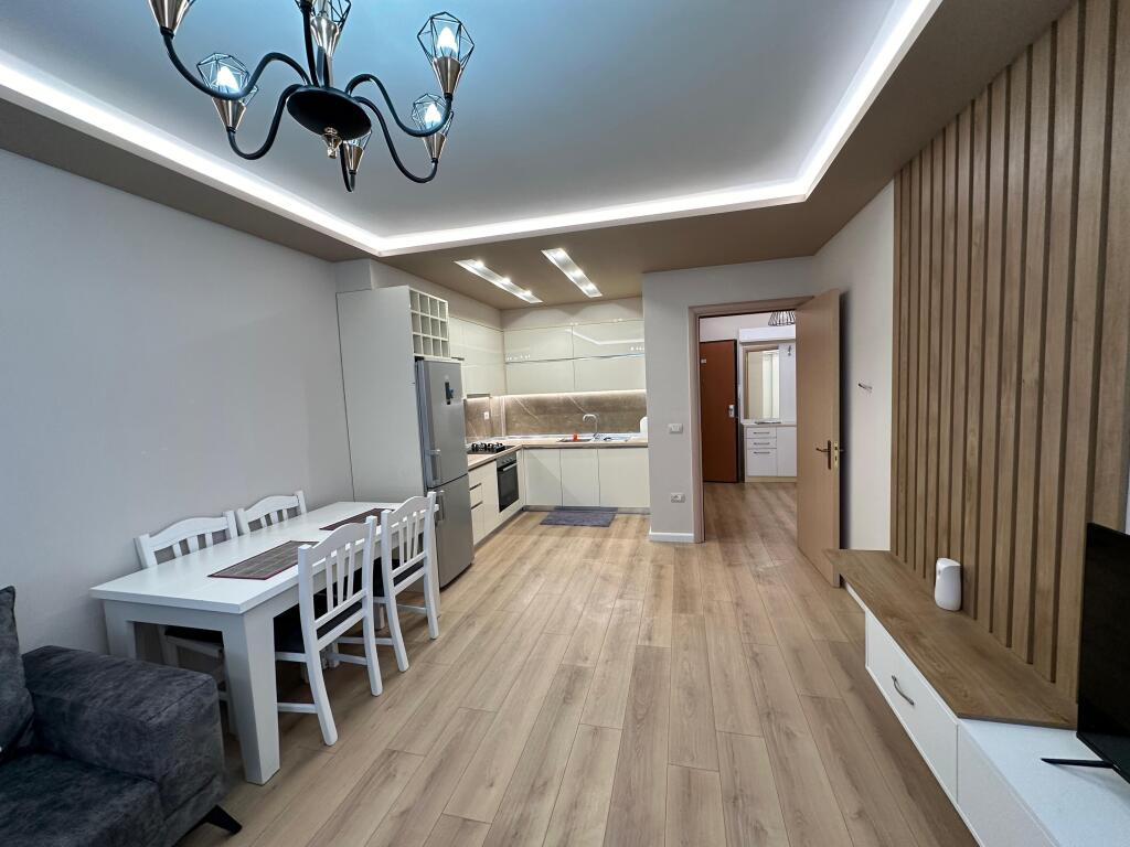 📣 AFFITTO Appartamento 1+1 📍 Lago Secco, Tirana 🏢 3° piano | Con ascensore ✨ Completamente arredato, nuovo e molto comodo 💶 550 € / mese