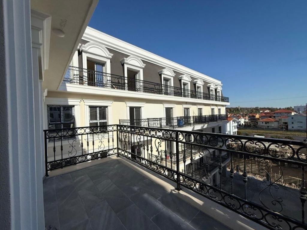 Shitet Apartament 1+1 – Rezidenca Porta Tirana e Re, Sauk ✨