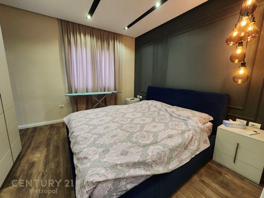 APARTAMENT 3+1+2 ME QERA TEK RRUGA E BARRIKADAVE !