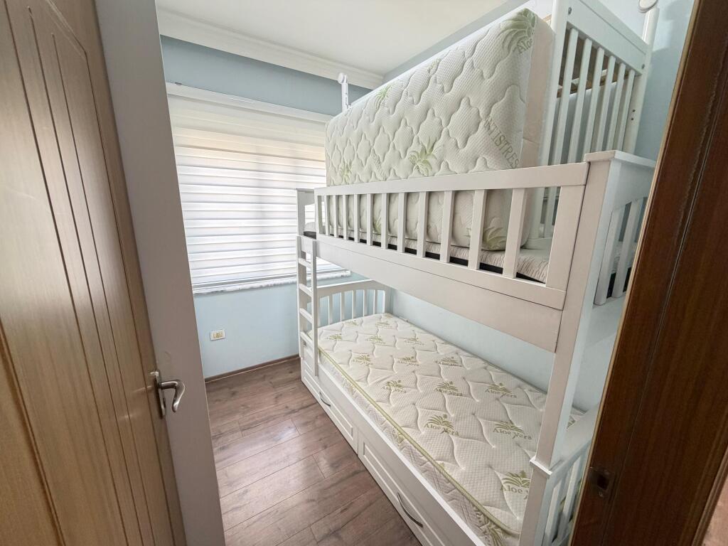 🏡 Jepet me Qira Apartament 2+1+2 📍 Yzberisht, Rruga 3 Dëshmorët, Tiranë 🏢 Kati i 8-të me ashensor 💶 Çmimi: 450 € / muaj  