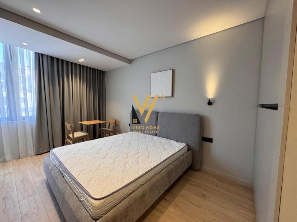 JEPET APARTAMENT ME QIRA E NDARE NE 3 GARSONIERE NE QENDER 190.000 LEKE