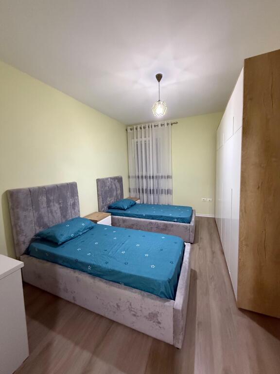 Jepet me Qira Apartament 2+1+2 në Don Bosko, tek Trio